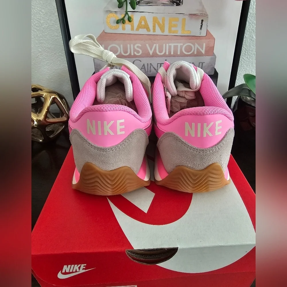 Nike nwt stylish